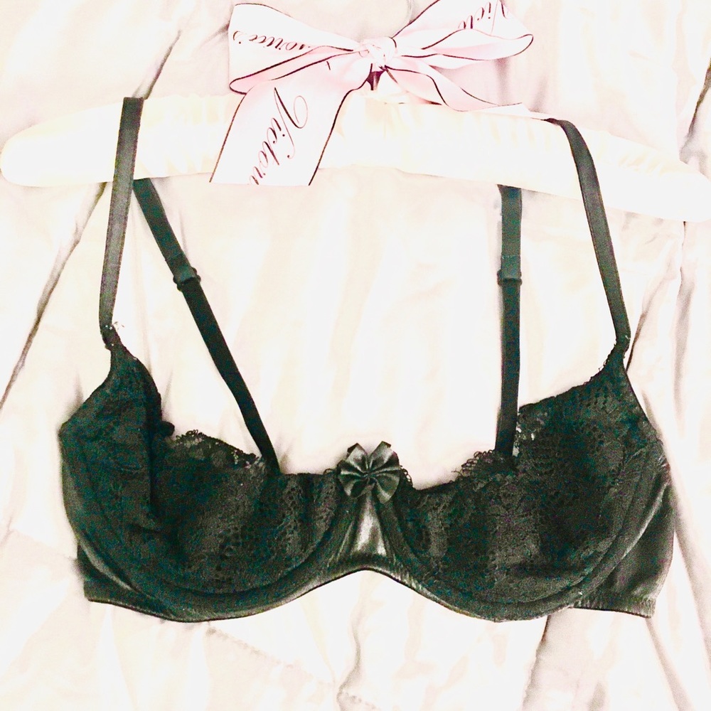 Vintage Victoria’s Secrets bra 1/2 a cup black 🖤
